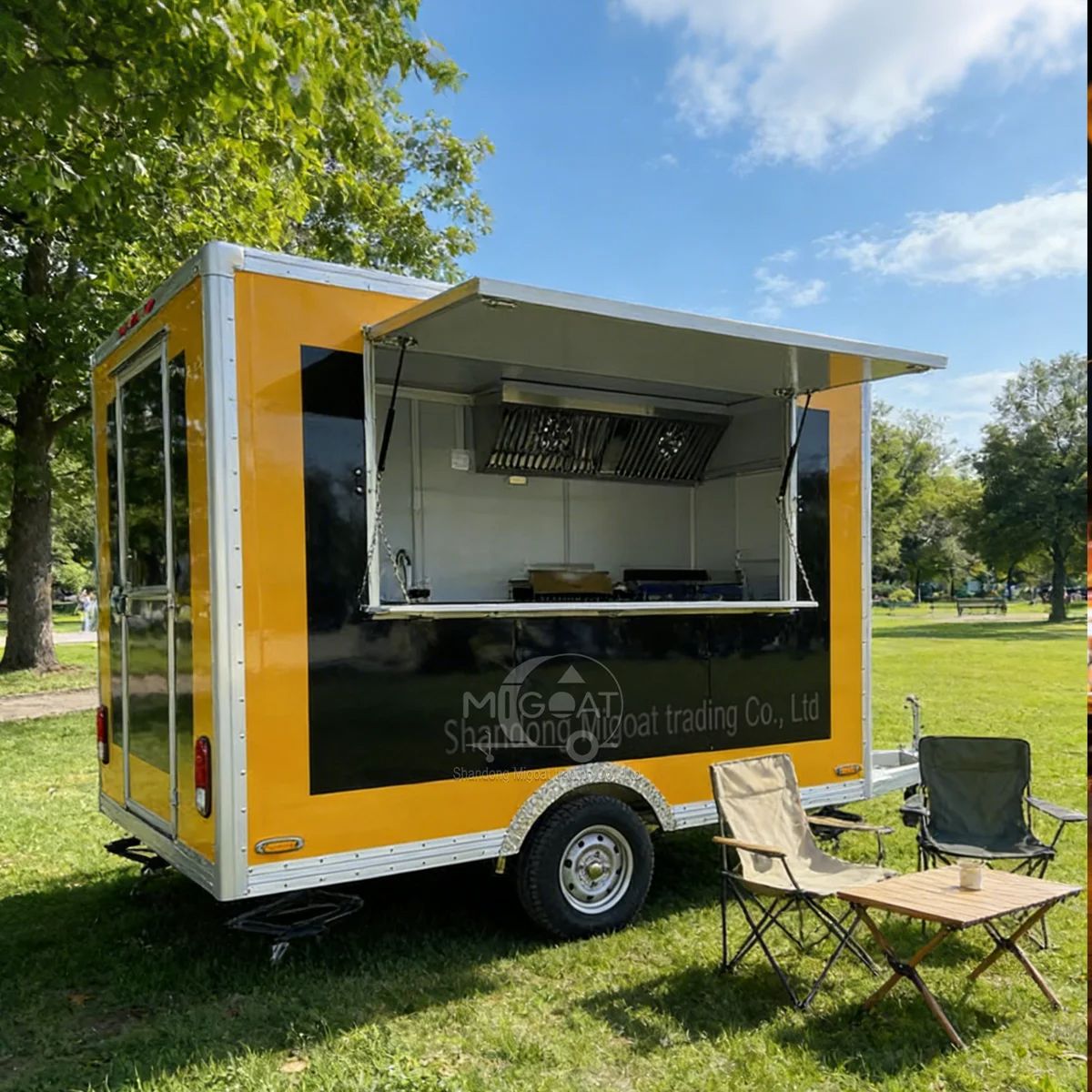 Żółto-czarny food truck, mobil – Commercial Kitchen Windows recenzja i cena